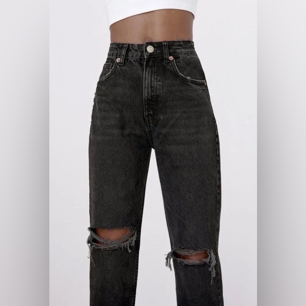 ZARA RIPPED MOM JEANS